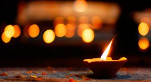 candela che brucia, simbolo della presenza